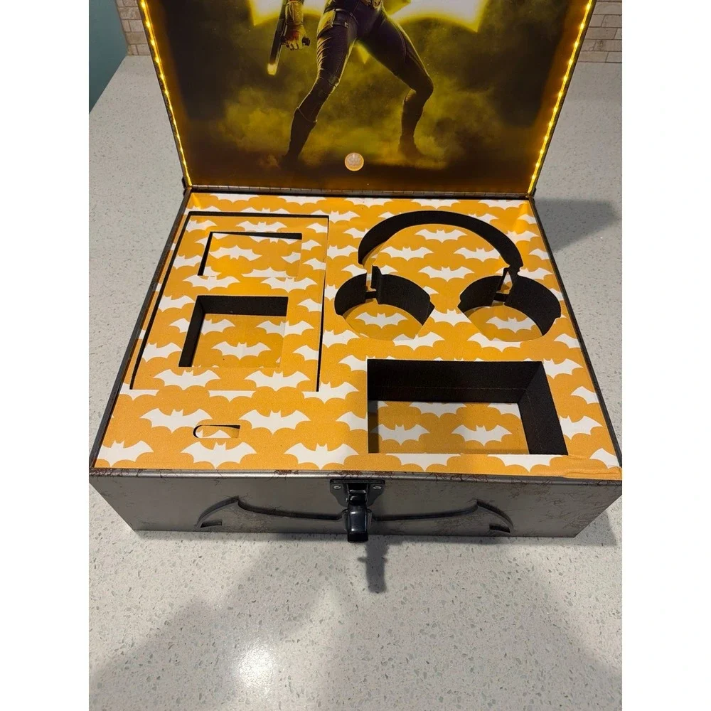 Gotham Knights Collector‎ Box Metallic Case Only Limited Edition
